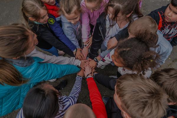 Ingyenes e-learning anyag sportol&oacute; gyerekek sz&uuml;leinek